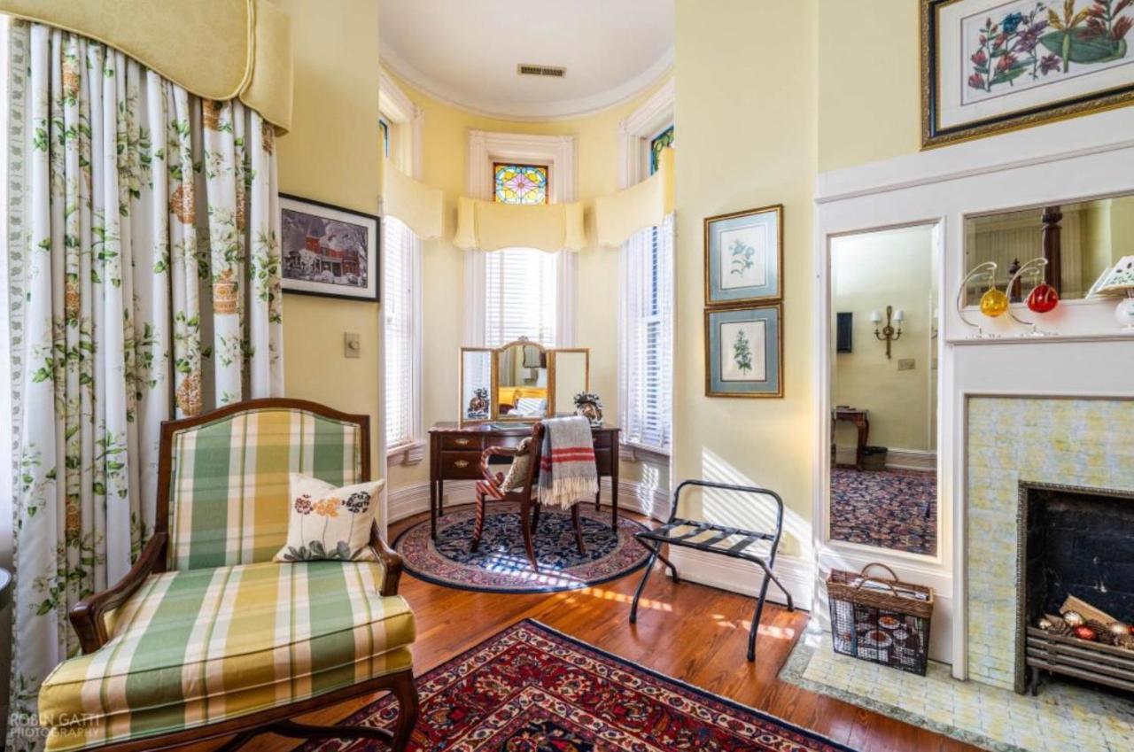 Burke Mansion Bed & Breakfast Macon Bagian luar foto
