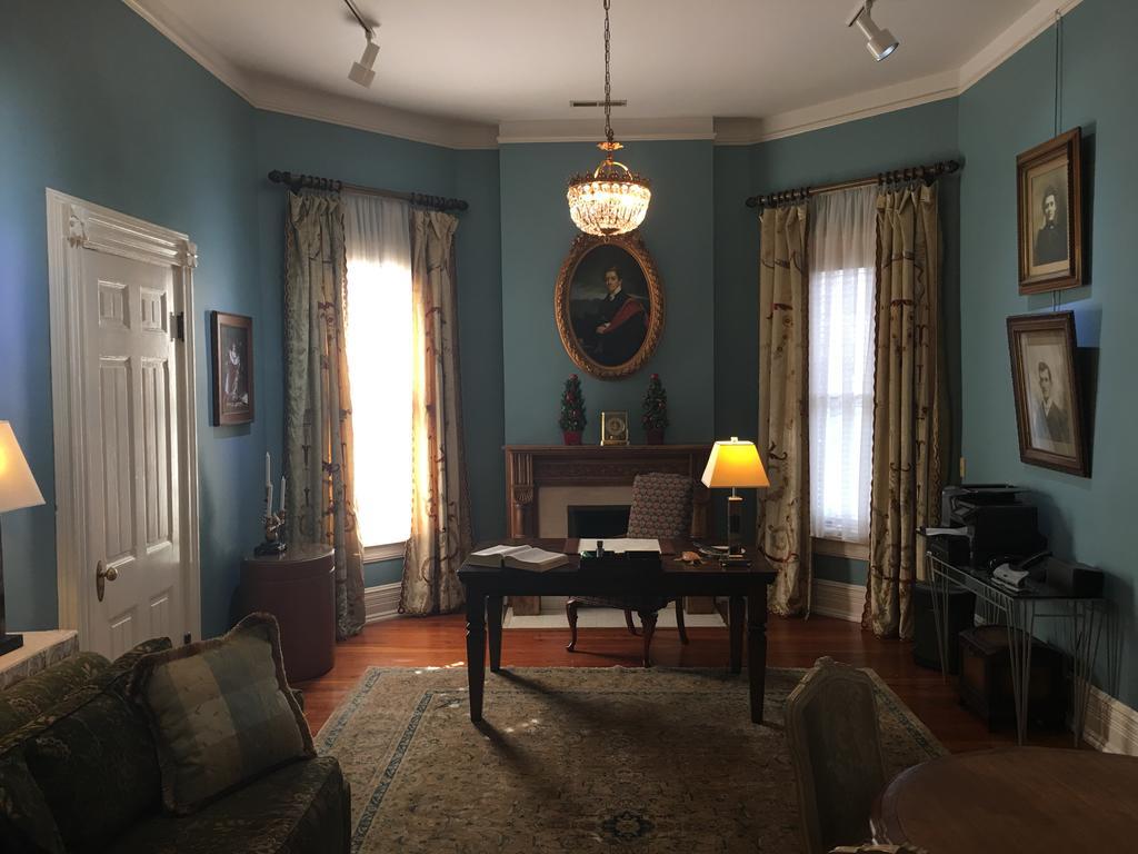 Burke Mansion Bed & Breakfast Macon Bagian luar foto