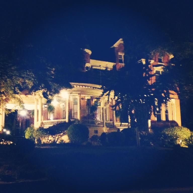 Burke Mansion Bed & Breakfast Macon Bagian luar foto