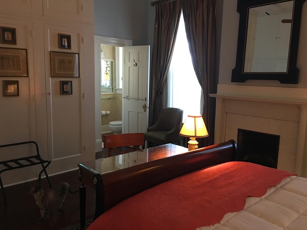 Burke Mansion Bed & Breakfast Macon Bagian luar foto