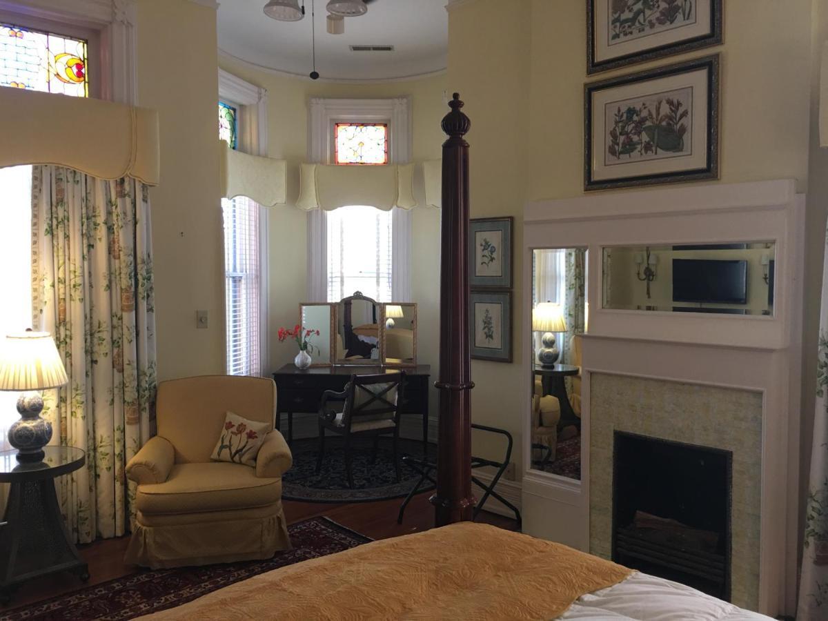 Burke Mansion Bed & Breakfast Macon Bagian luar foto